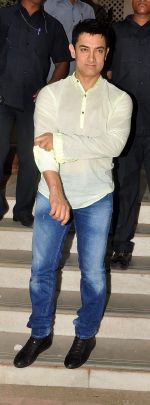 Aamir Khan discusses Satyamev Jayate with media on 6th May 2012 (3).JPG